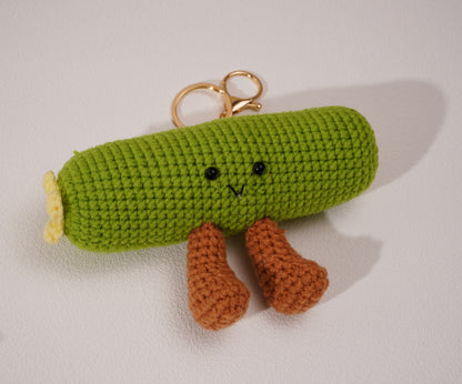Porte-clés concombre au crochet – Création artisanale en coton