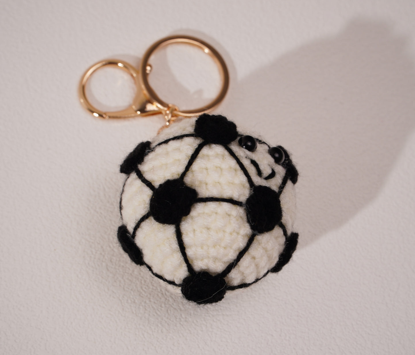 Porte-clés ballon au crochet – Fait main en coton