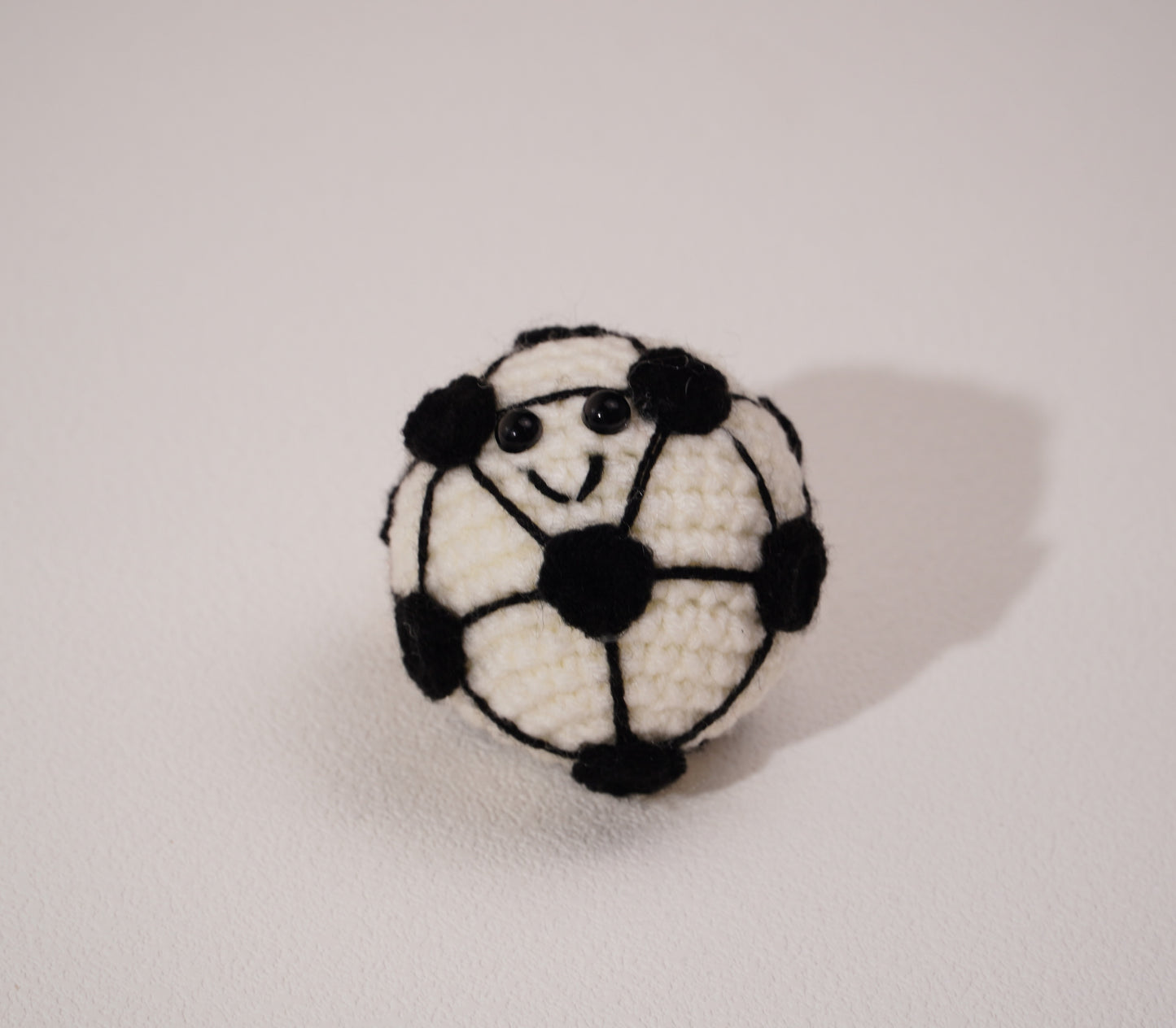 Porte-clés ballon au crochet – Fait main en coton