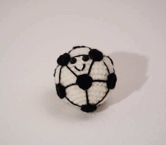 Porte-clés ballon au crochet – Fait main en coton