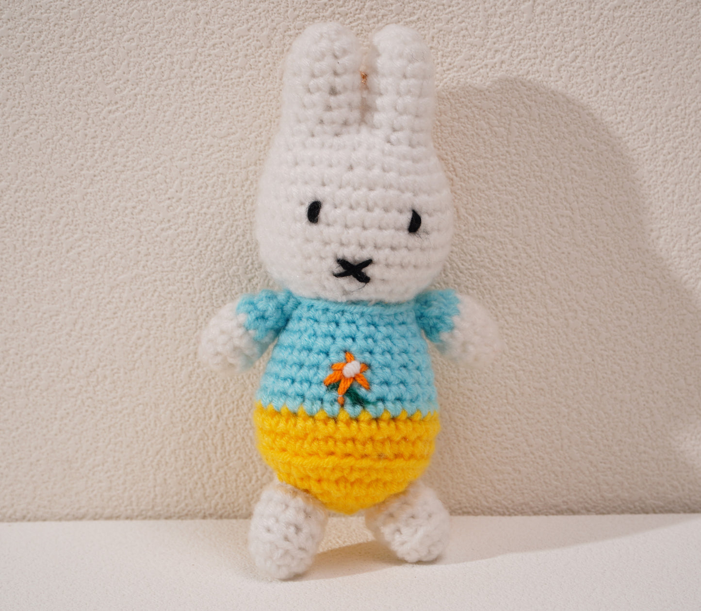 Porte-clés lapin au crochet – Création artisanale en coton