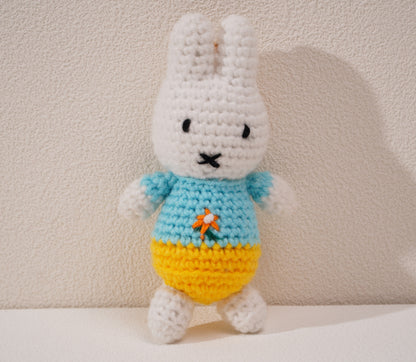 Porte-clés lapin au crochet – Création artisanale en coton