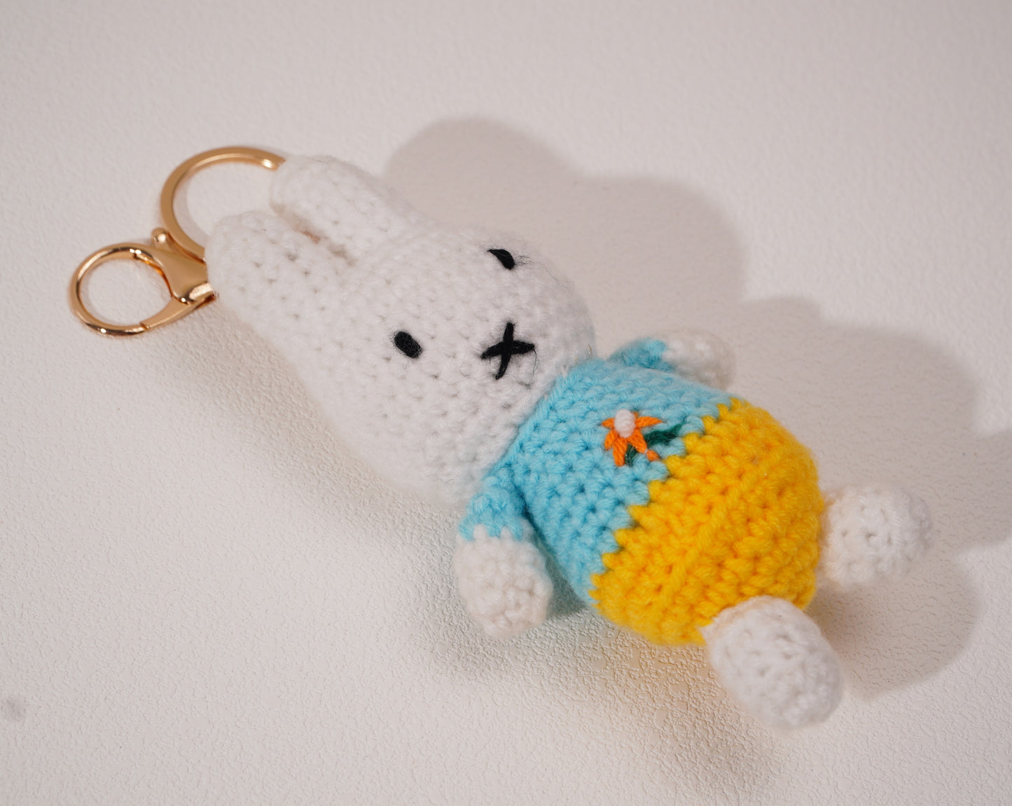 Porte-clés lapin au crochet – Création artisanale en coton